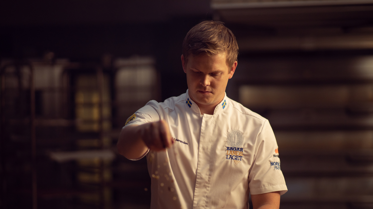Adam Söderström pours flour